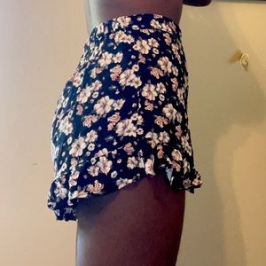 Sabrina Carpenter x Aeropostale collab matching set - shorts